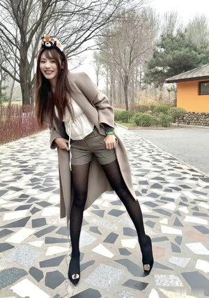 邻居按摩人妻HD三级