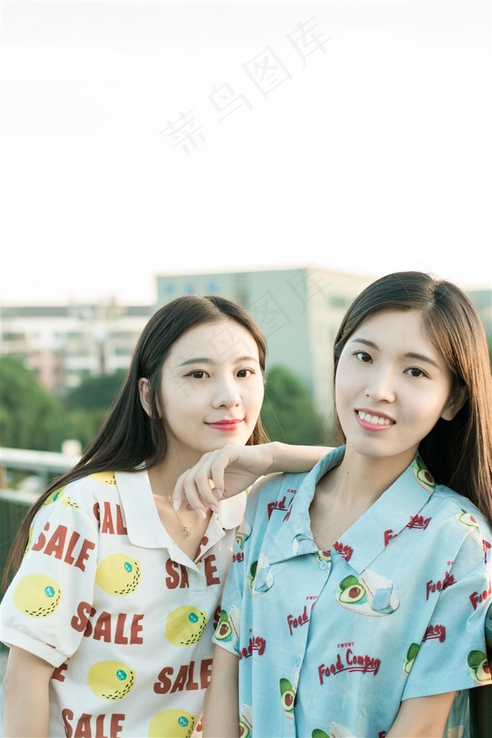 男人一边吃奶一边做爰免费视频