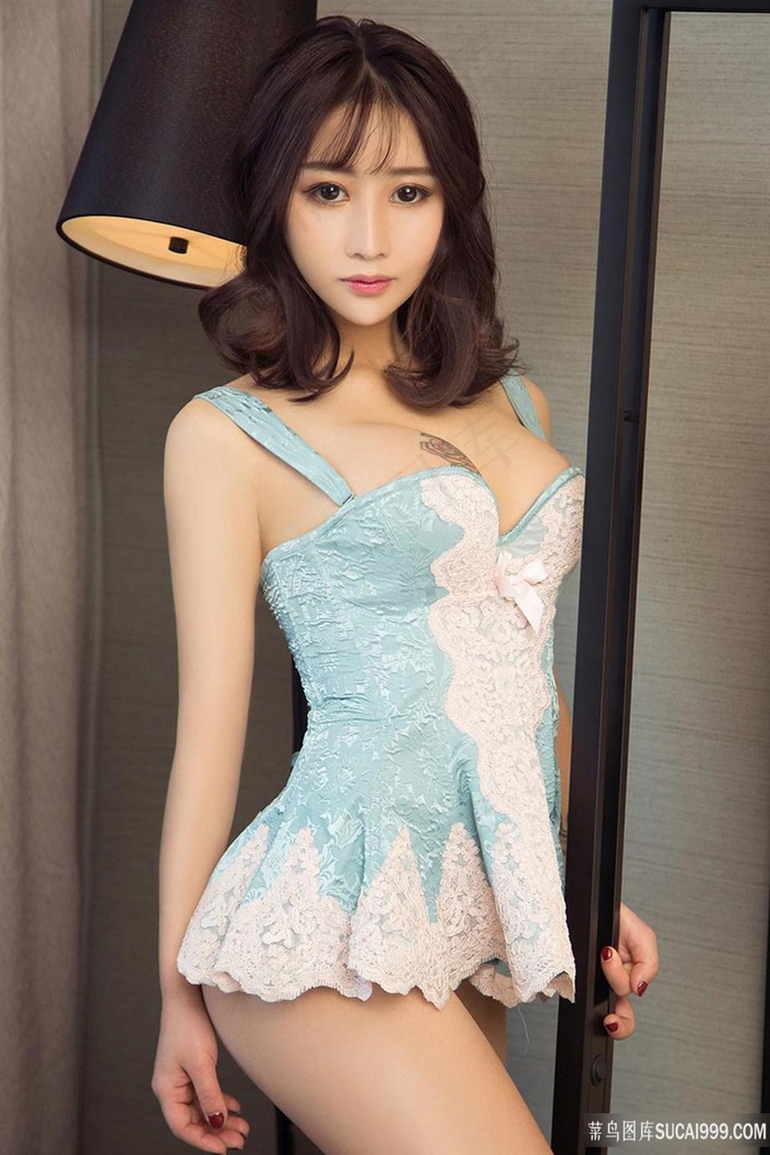 小三穿着情趣内衣帮我舔