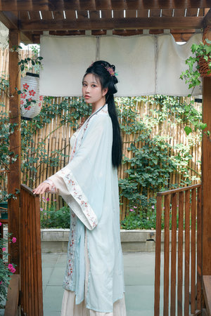 白嫩极品露脸在线播放