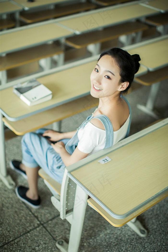 易阳与老外视频在线播放