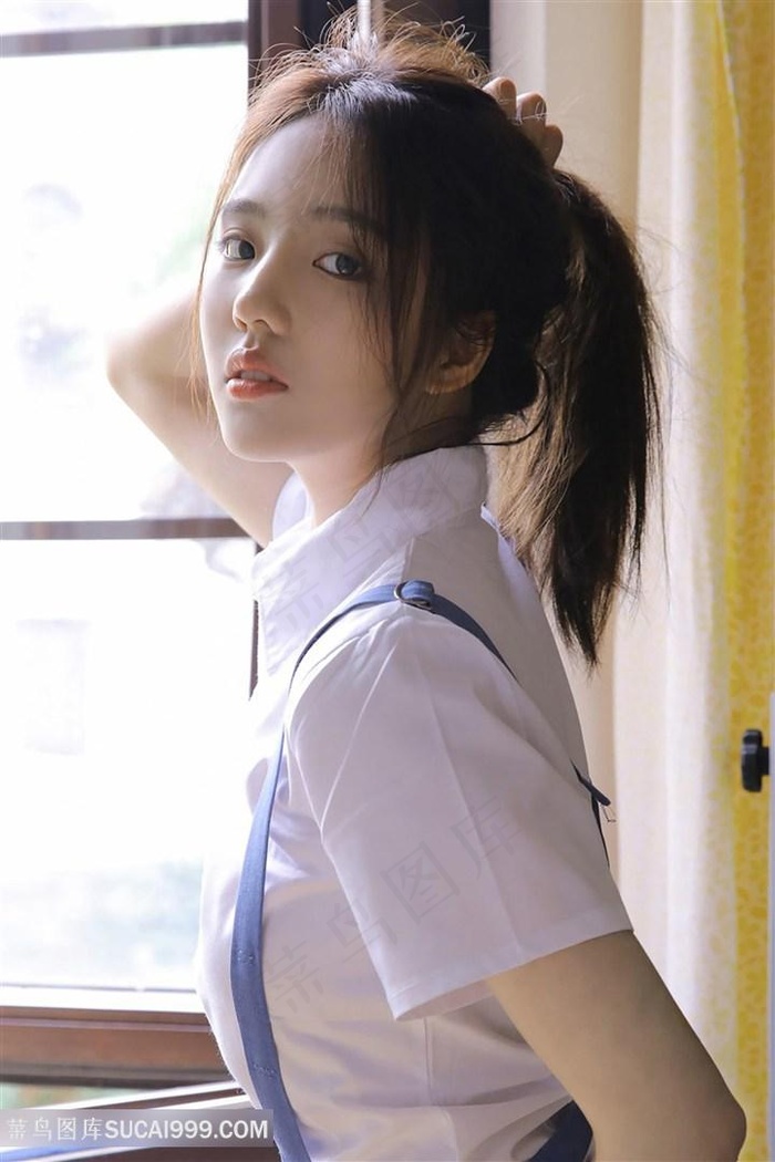 女记者被轰炸后哭喊:感觉不到腿了